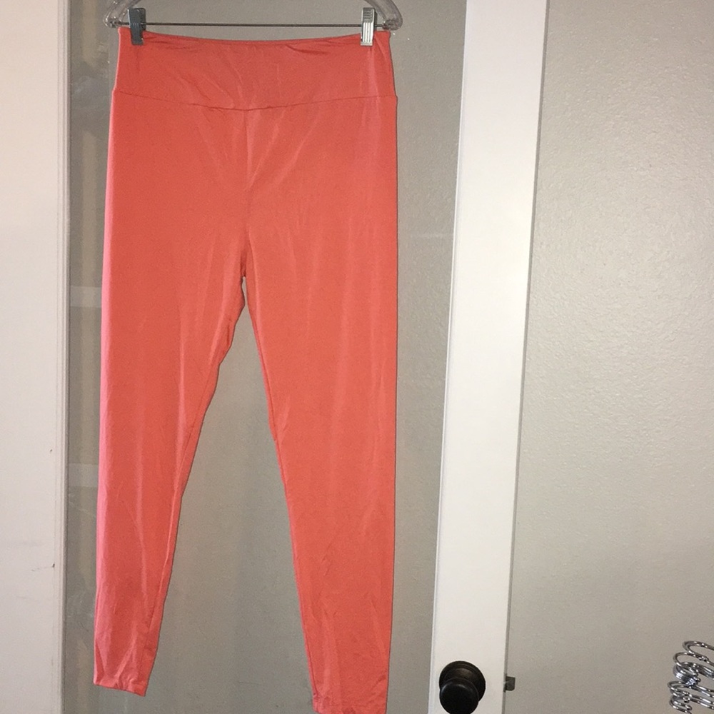 Solid peachy orange Lularoe leggings